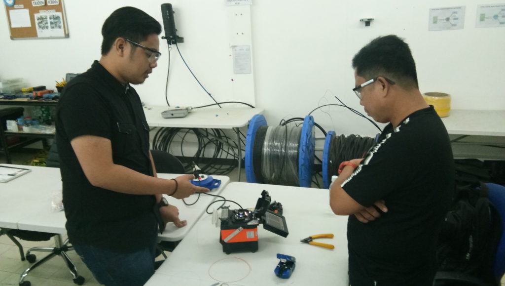 Subnet Services fiber optics training instructor giving tips to student